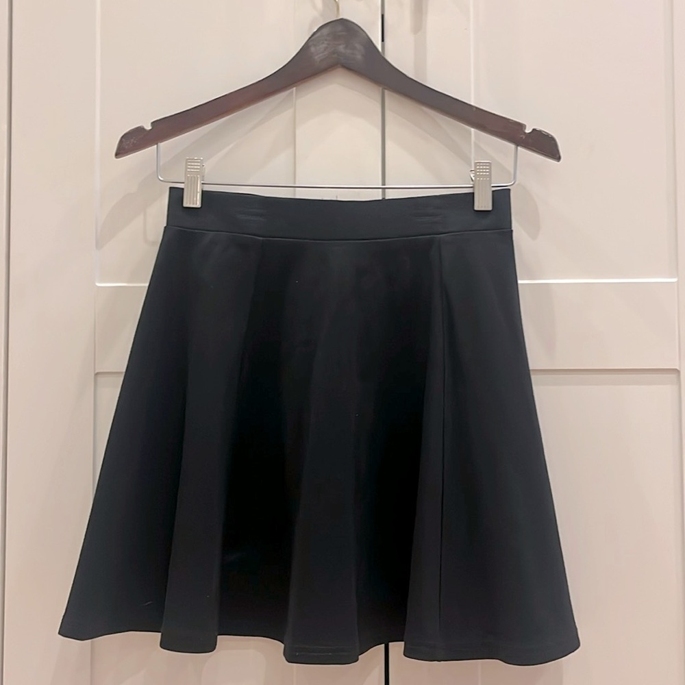 H&M Divided size small circle black skater skirt